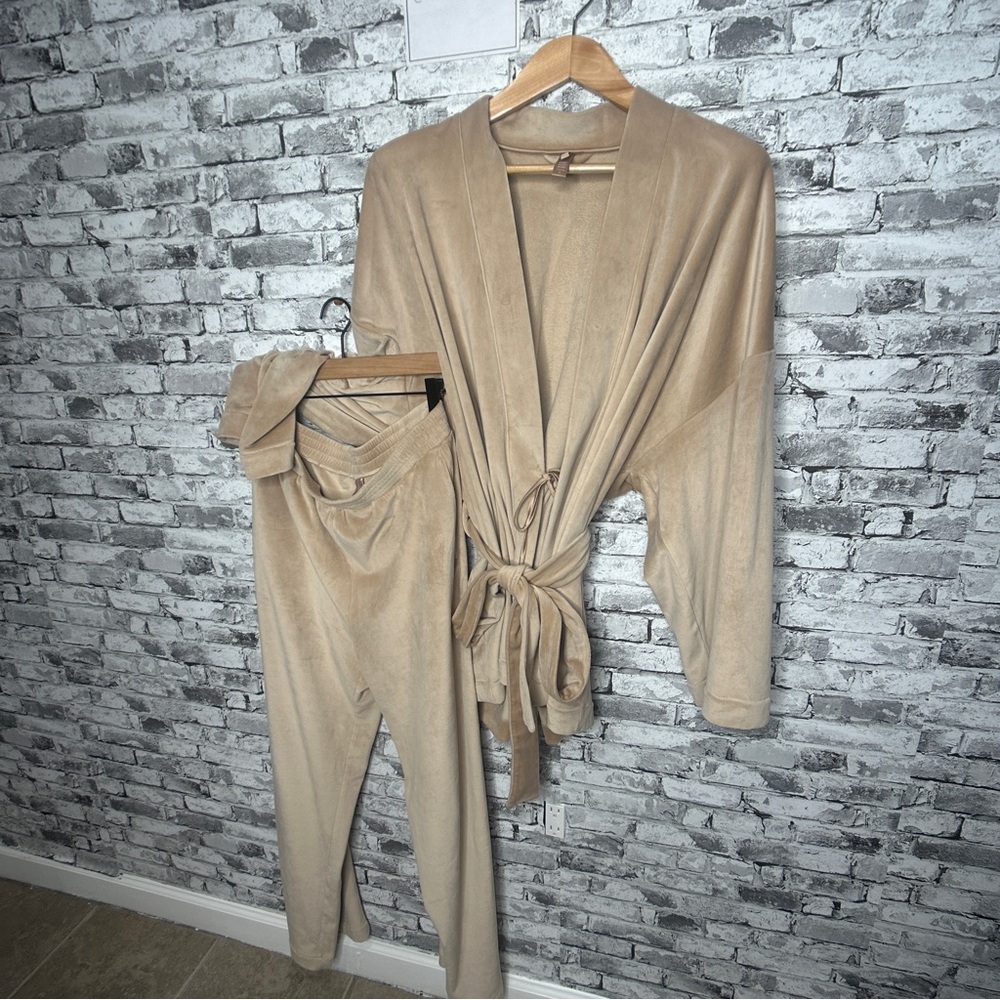 EUC SKIMS Tan Matching Velour 2 Piece Set Top and Bottom Size Large